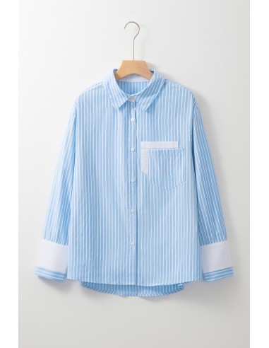 Chemise Rayée Bleu Ciel avec Poches Contrastées et Manches Retroussées